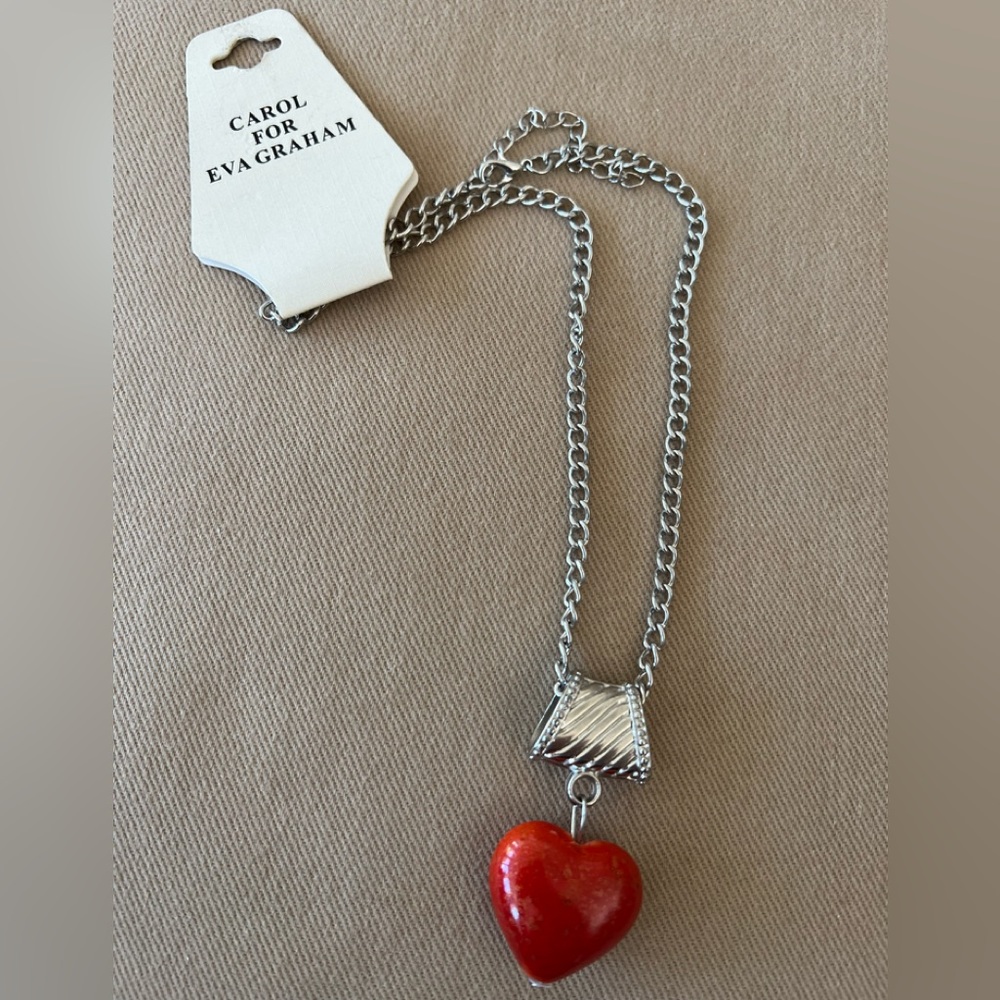 NWT Eva Graham Heart Necklace